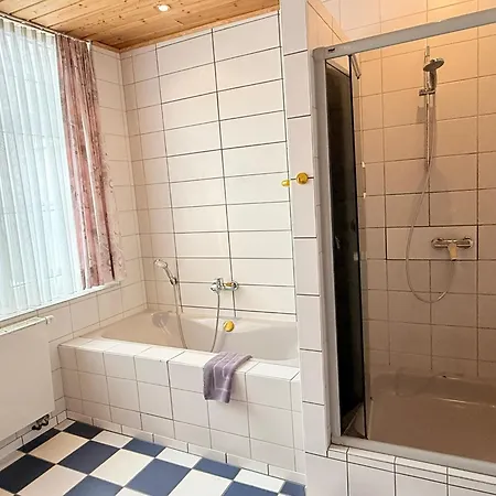 Zur Erholung בית הארחה 3*