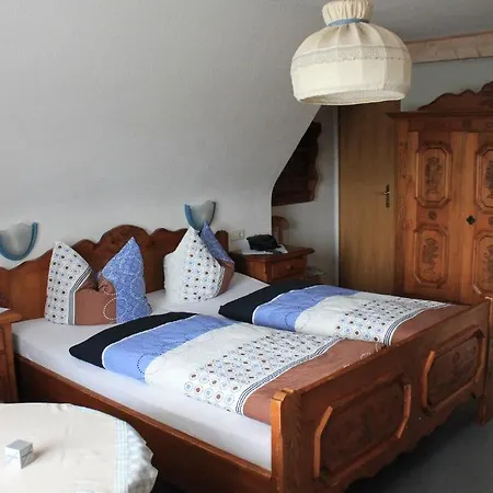 Zur Erholung בית הארחה