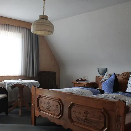 Zur Erholung בית הארחה 3*